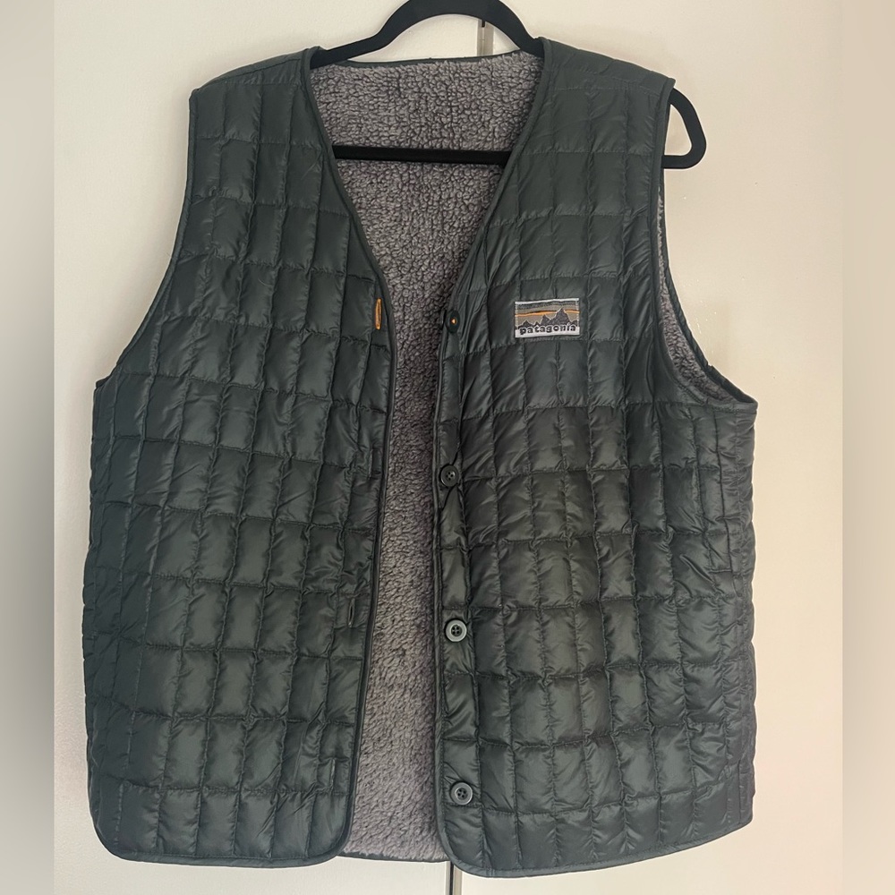 Patagonia Recycle Reversible Down Vest Green Grey fleece puffer